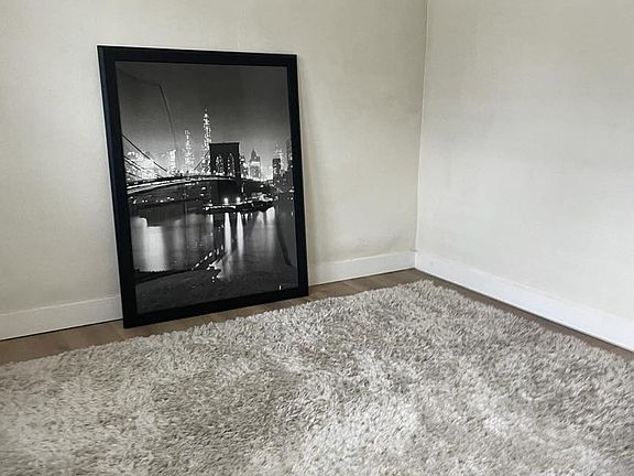 4th image of 2519 Columbia St #1