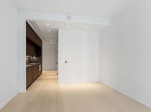 3rd image of 130 William St #18