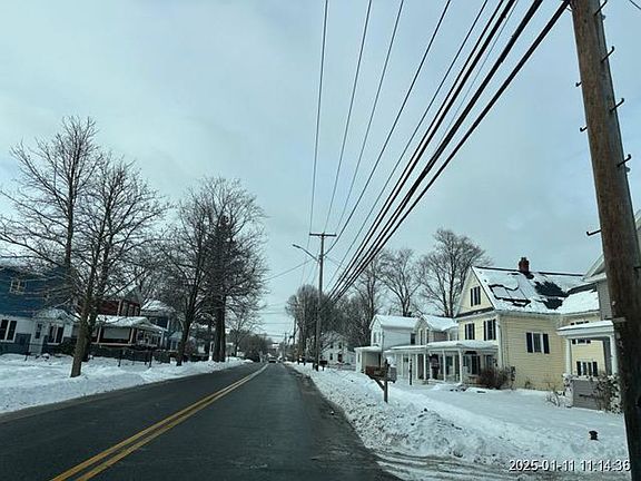 Exterior Neighborhood (street photo)