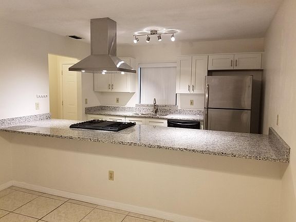 3rd image of 711 N Wild Olive Ave #1A