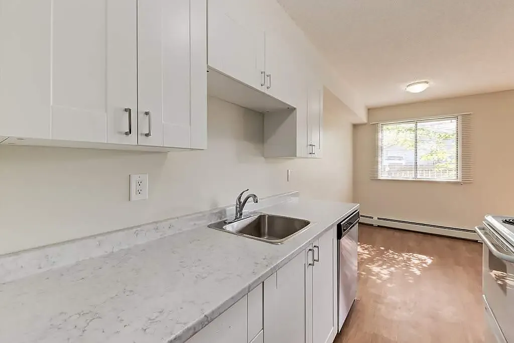 Angela Manor — Photo 1