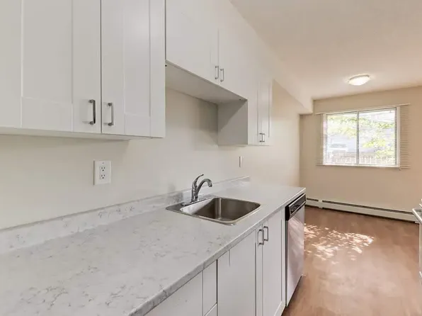 Angela Manor, 11945 81st St NW, Edmonton, AB T5B 2S7