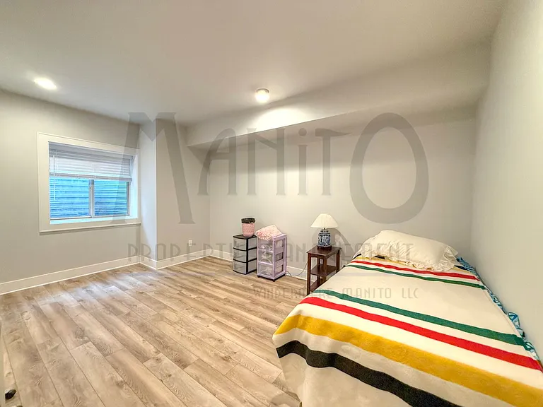 947 E 32nd Ave — Photo 23