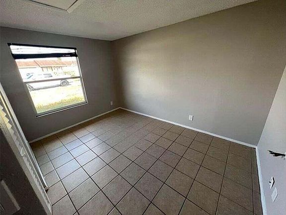 3rd image of 1068 Grandview Cir