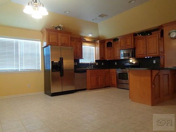 3rd image of 3915 Laguna Dr
