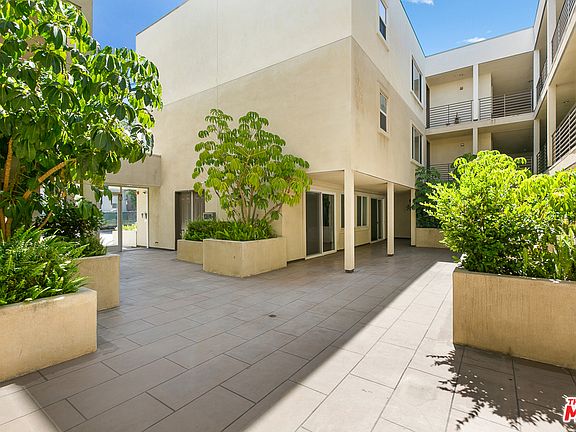 4th image of 10609 Bloomfield St APT 305