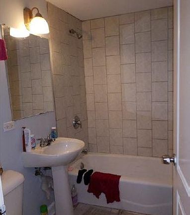 2nd image of 2831 W Polk St #1