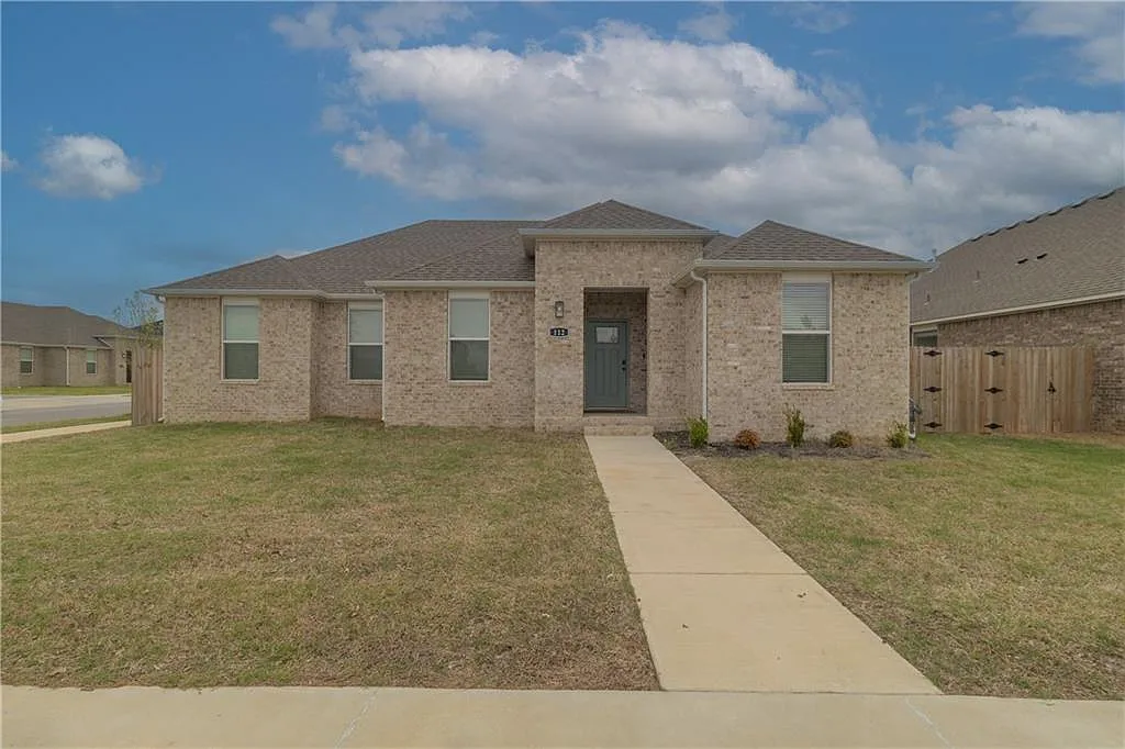 3 bed, 1603 sqft, $2,750 — Photo 2