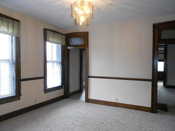 4th image of 2019 Crawford St