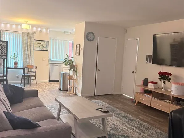 955 Postal Way APT 2, Vista, CA 92083