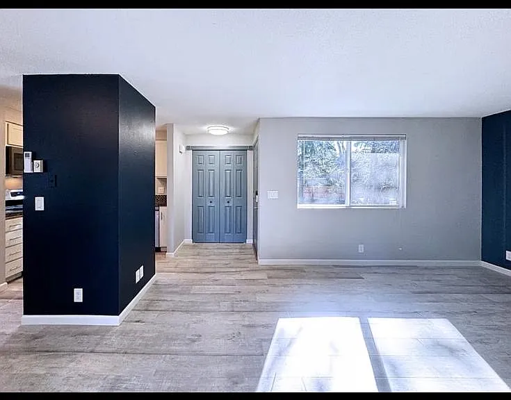2137 Hawkins Ln #2137 — Photo 2