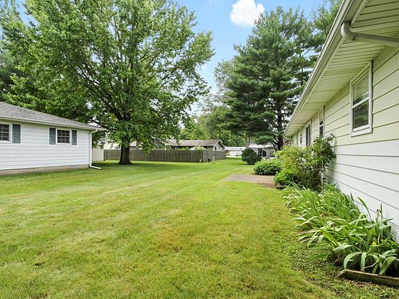 3rd image of 903 Robert Webb Dr