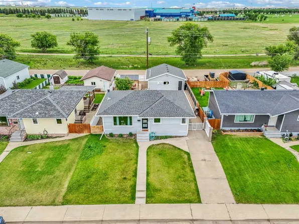 172 S 14th St NW, Medicine Hat, AB T1A 6R6