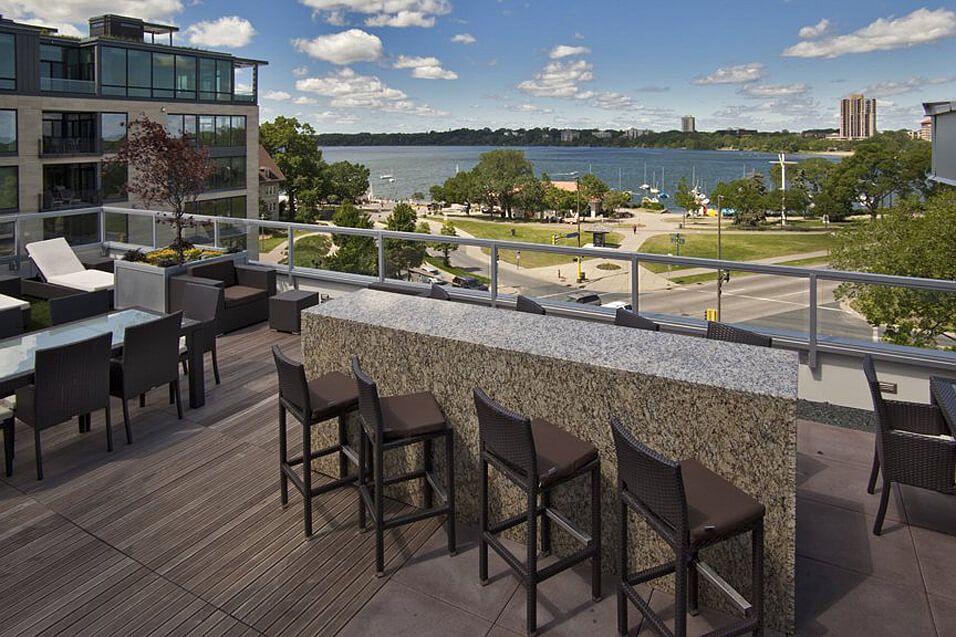 1800 Lake Dining Area on Rooftop Deck