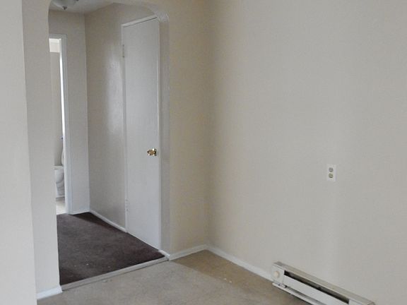 3rd image of 533 Telford Ave APT A