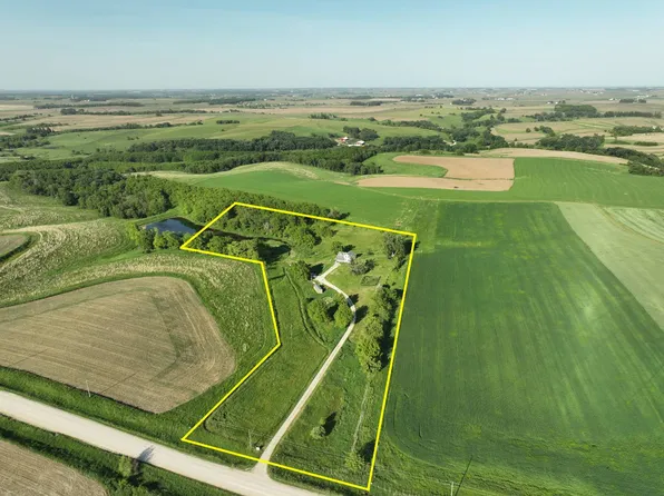 1796 Middle Ossian Rd, Decorah, IA 52101