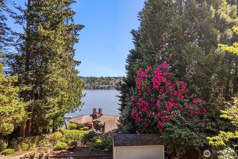 3rd image of 6418 E Mercer Way