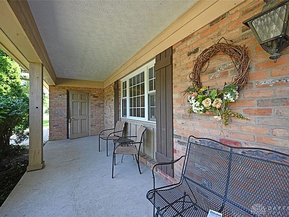 3rd image of 9572 Millbrook Dr