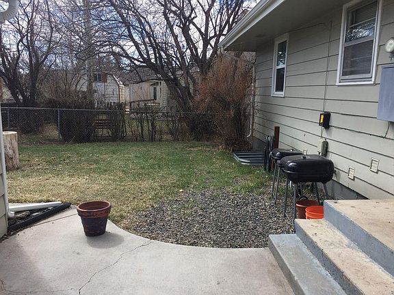 2nd image of 920 Baker St