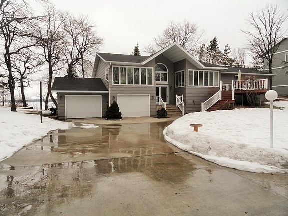 2nd image of 22863 Knollwood Ln
