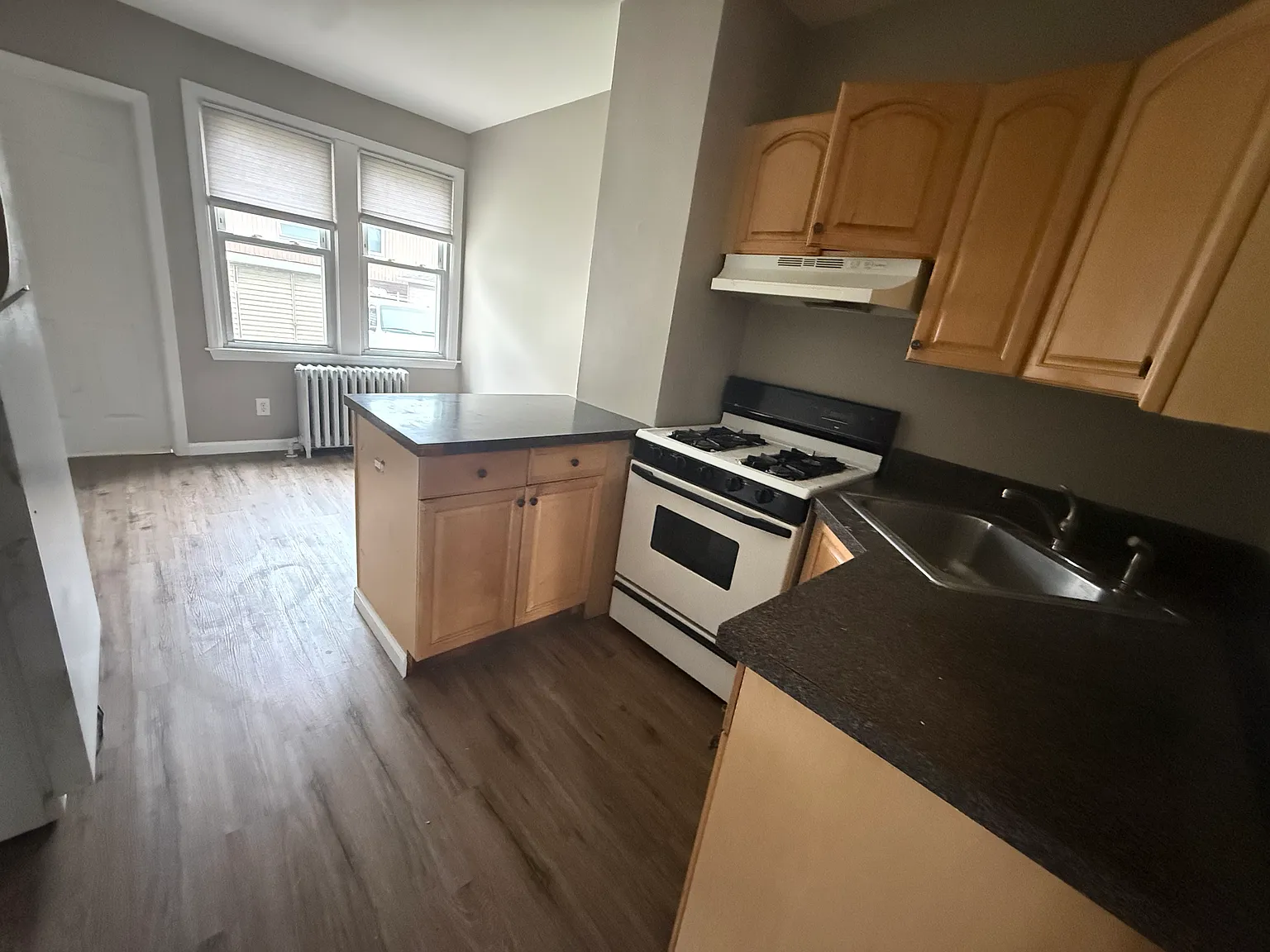 1 bed, 1000 sqft, $1,800 — Photo 1