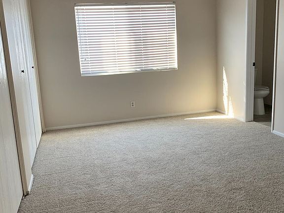 2nd image of 1921 Vanderbilt Ln APT 1