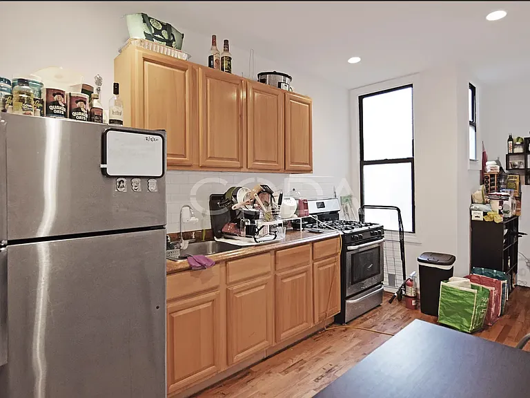 1917 Gates Ave #2R — Photo 1