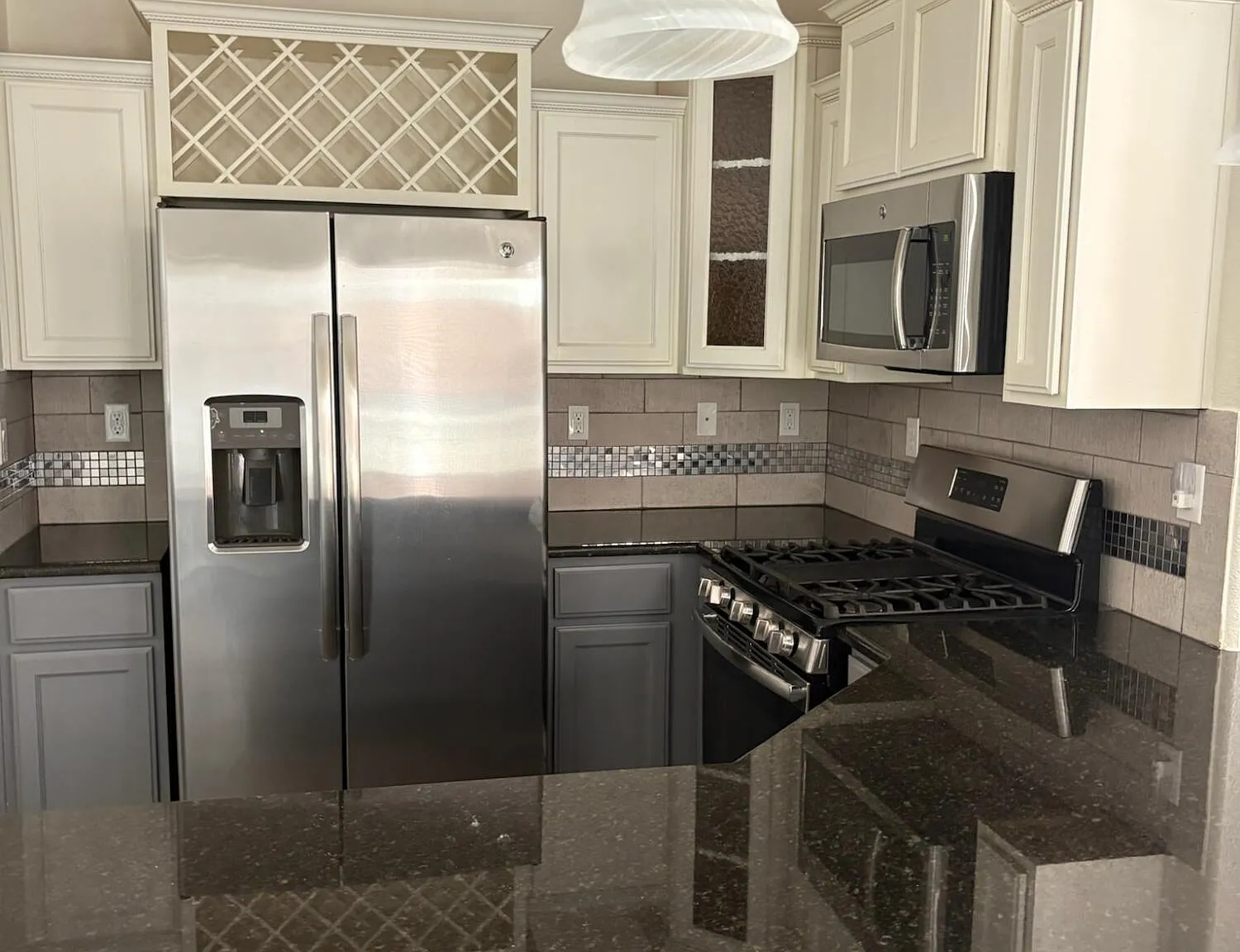 3 bed, 2.0 bath, 1215 sqft, $1,800 — Photo 1