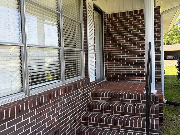 4th image of 6049 Gwin Cir