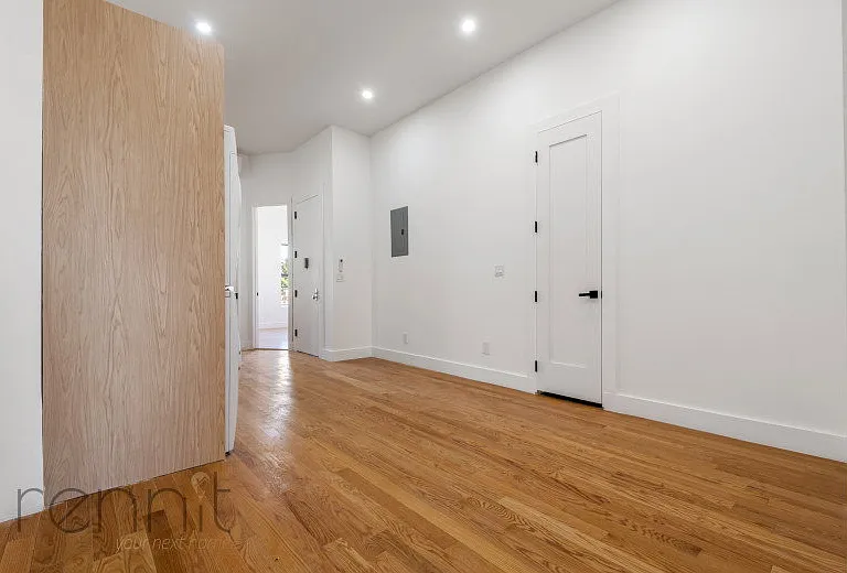 Fairview Ave — Photo 2