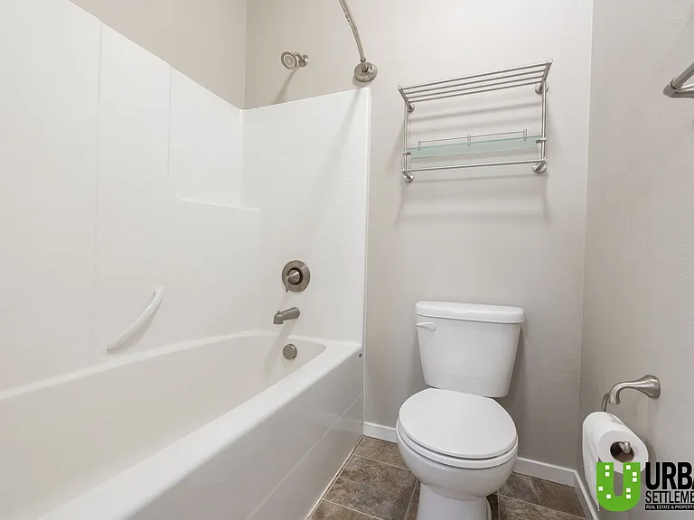 2419 W Bridge Ave — Photo 17