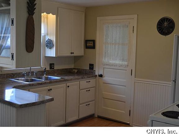 4th image of 323 Hunt Dr