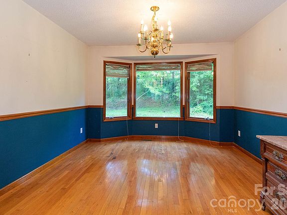 5th image of 18 Bartlett Rd