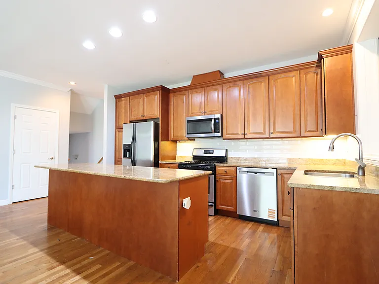 3150 S Prairie Ave #1 — Photo 6
