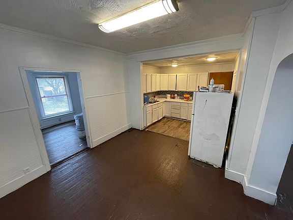 5th image of 232 S Richardson Ave