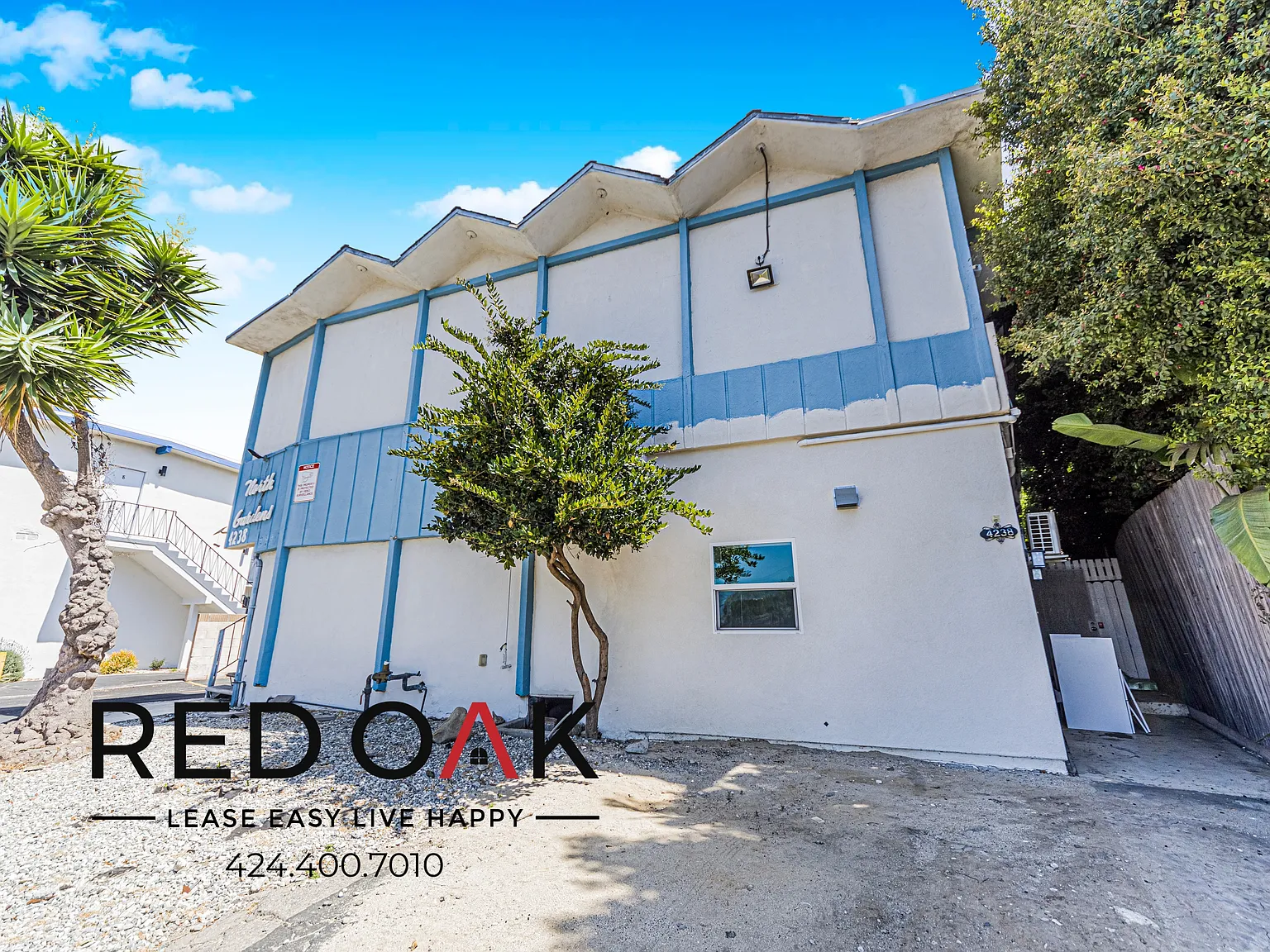 ~1 Month FREE~ Cozy Studio with Hardwood Style Floors, Kitchenette, and On-Site Laundry ~ In Vibr... — Photo 4