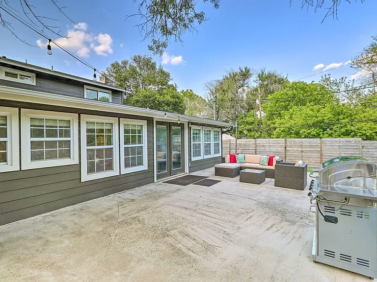 411 Ramble Ln — Photo 31