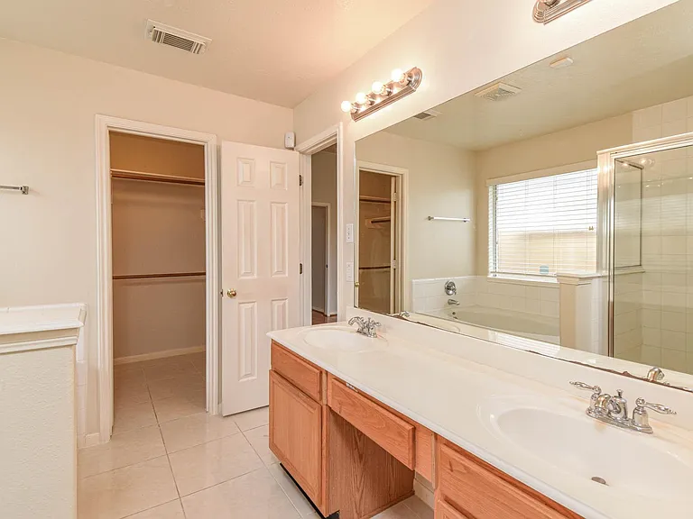 13735 Branford Greens Dr — Photo 19