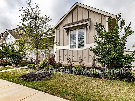 2nd image of 412 Hortus Dr