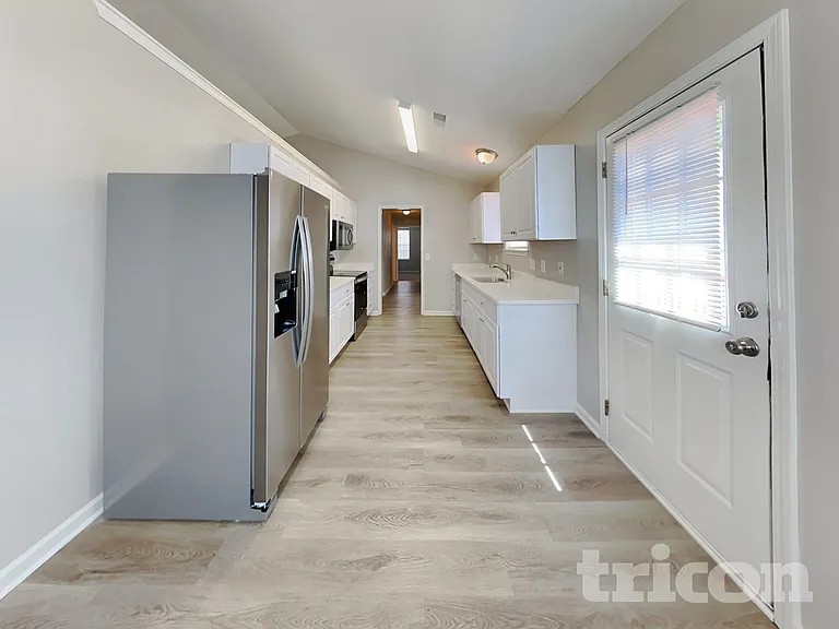 408 Walking Ln — Photo 4