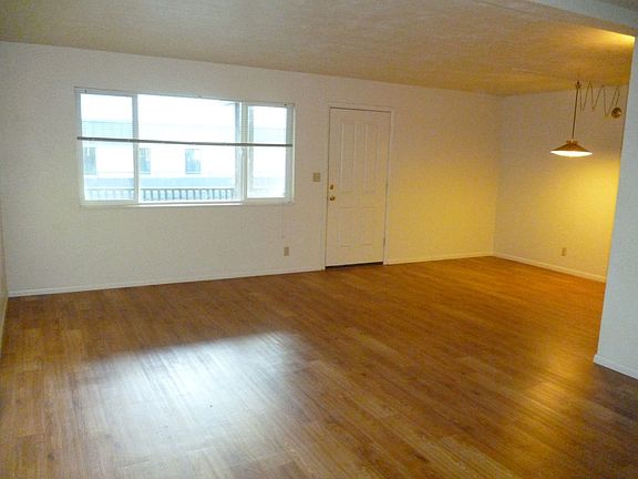 4th image of 503 W Commercial Ave #10