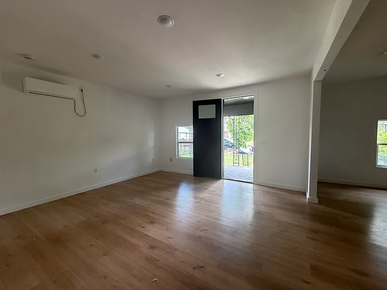 1230 E Davis Ave — Photo 9