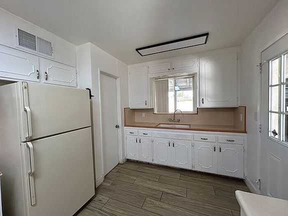 4th image of 724 E Granada Dr