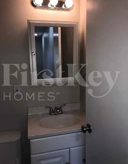 1211 N 74th Way — Photo 27
