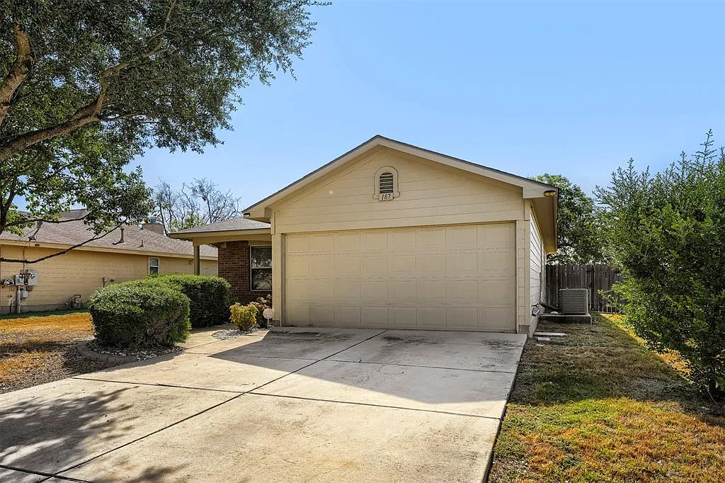 3 bed, 1032 sqft, $1,600 — Photo 2