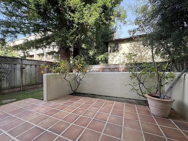 712 Elizabeth Ln — Photo 31