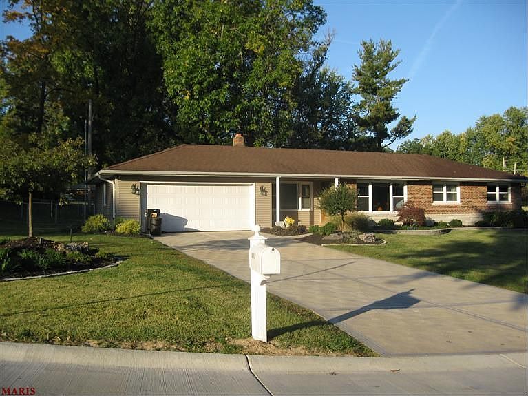 1st image of 10413 Wisteria Ln
