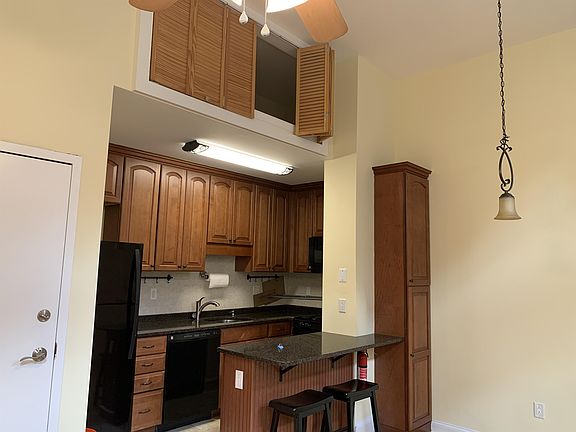 3rd image of 1014 Spruce St APT 1-1