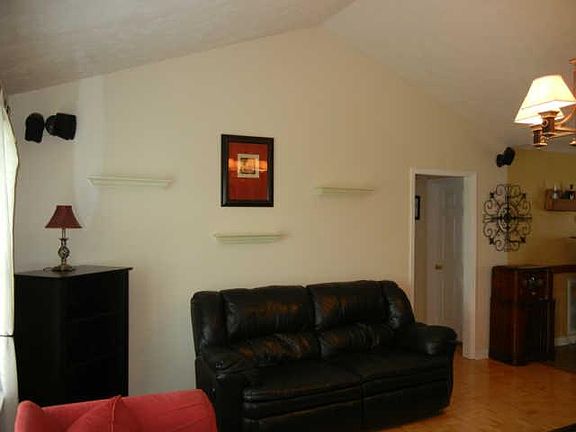 3rd image of 1103 Woodsgreen Dr