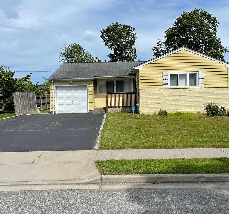 Ranch style home, 3 bedroom 2 full bath, living rm, Dr, den, full basement, double car driveway, Central AC, gas cooking, oil heating, Hicksville school